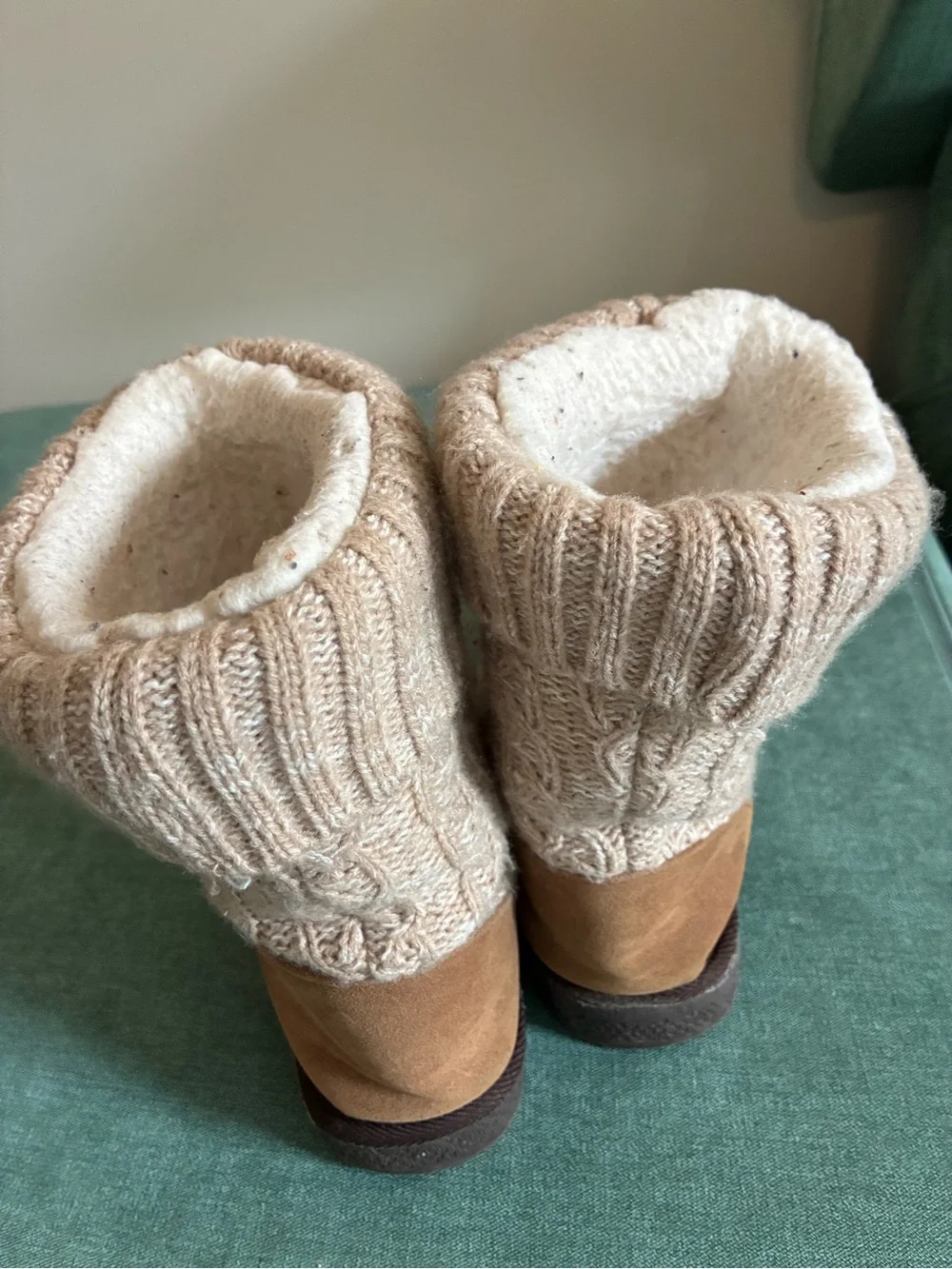 Cozy Cream Sherpa Lined MukLuks Knit Boots - Size 8